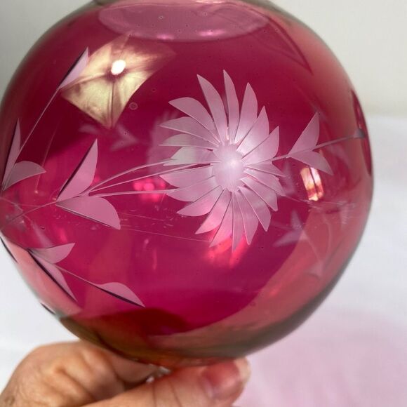 2 Vtg  cranberry round vases 2 w/etched flowers on a base. 50s 60s - Picture 8 of 8